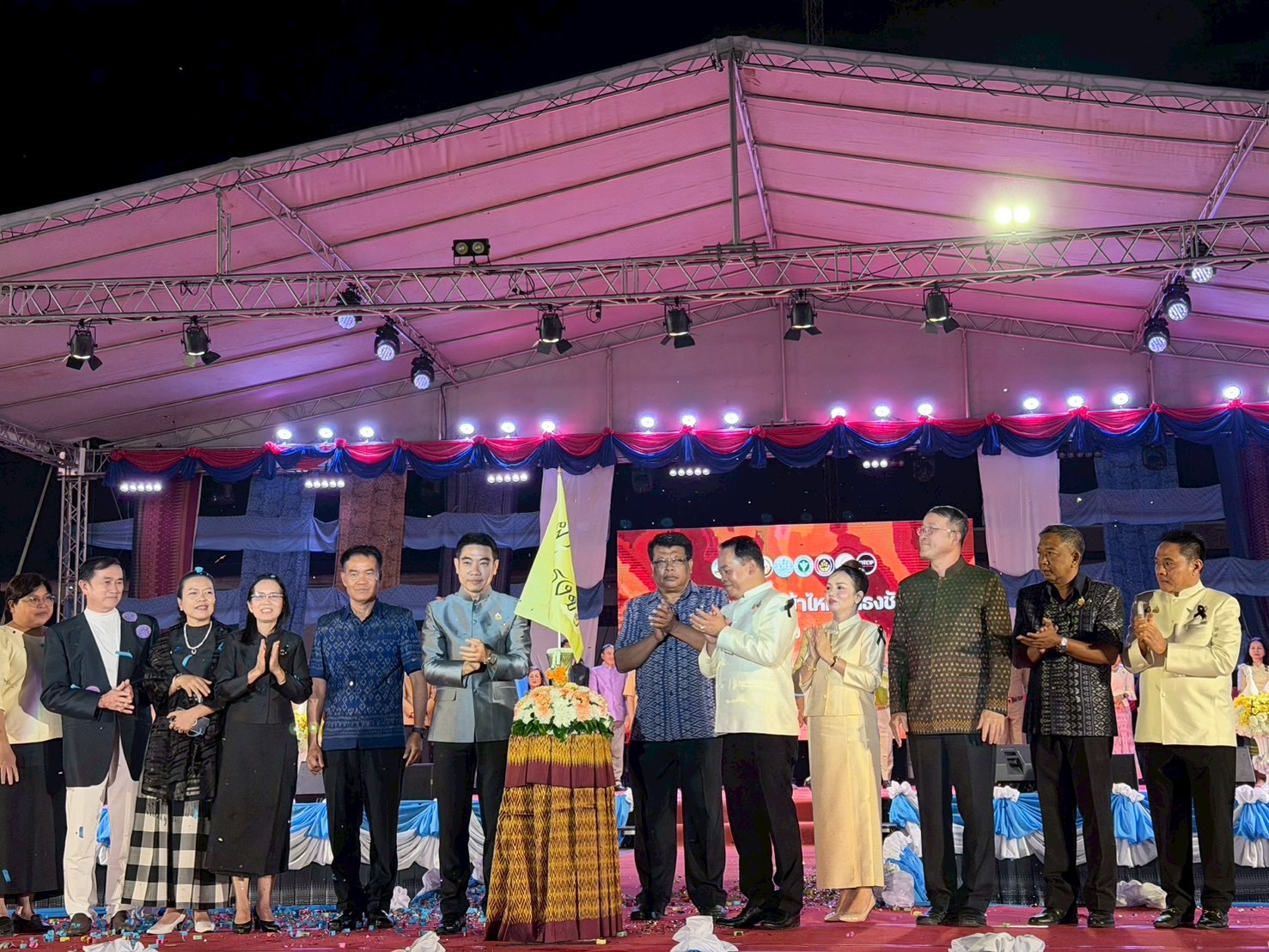 พช.โคราช ร่วมสืบสานตำนานไหม ในงาน “เทศกาลผ้าไหมปักธงชัย และของดีเมืองโคราช” ครั้งที่ 24 ประจำปี 2568 มุ่งยกระดับภูมิปัญญาผ้าทอสู่สากล กระตุ้นเศรษฐกิจฐานราก