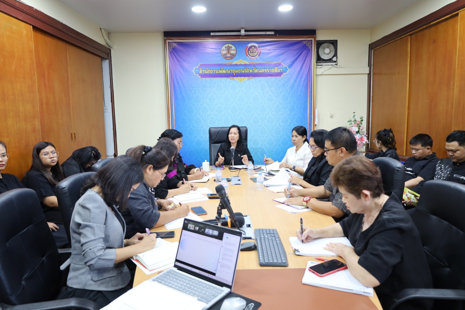 พช.โคราช ประชุมขับเคลื่อนงานนโยบายและภารกิจสำคัญเร่งด่วน ประจำสัปดาห์ เน้นย้ำ "“เงื่อนไข เป้าหมาย และผลลัพธ์" มุ่งยกระดับงานพัฒนาชุมชน