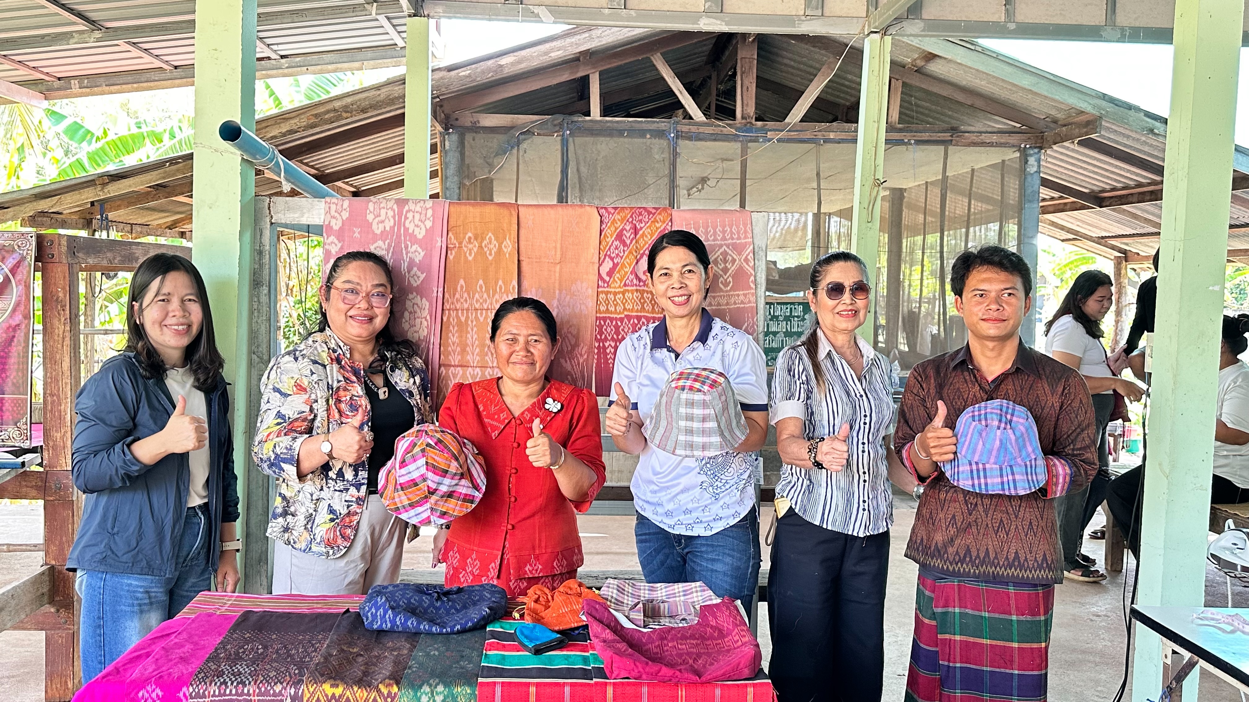 พช.โคราช เดินหน้าผลักดันผลิตภัณฑ์ OTOP (Quadrant D) ประเภทผ้าและเครื่องแต่งกาย เสริมทักษะทางดีไซน์และฝีมือสู่มาตรฐานสากล 