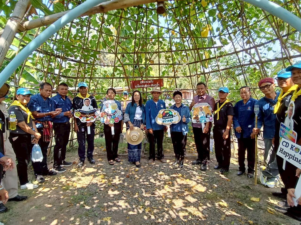 พช.โคราช สร้างกระแสความมั่นคงทางอาหาร จัดกิจกรรม Kick Off "Quick Win" 90 วัน ปลูกผักสวนครัว สู้ภัยวิกฤต พร้อมชูต้นแบบ "ผู้นำต้องทำก่อน"