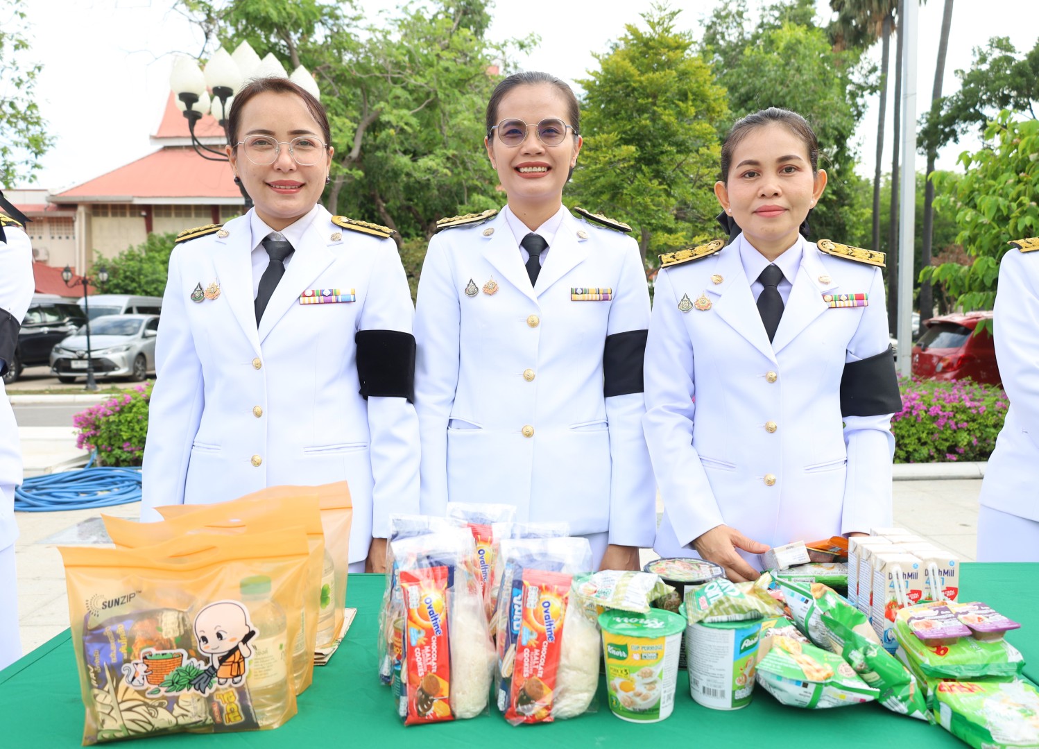 พช.โคราช ร่วมพิธีเจริญพระพุทธมนต์และทำบุญตักบาตรถวายพระราชกุศล เนื่องในวาระครบรอบ 100 ปี การประกาศยกย่องพระเกียรติคุณพระราชกรณียกิจ สมเด็จพระนางเจ้ารำไพพรรณี พระบรมราชินี ในรัชกาลที่ 7