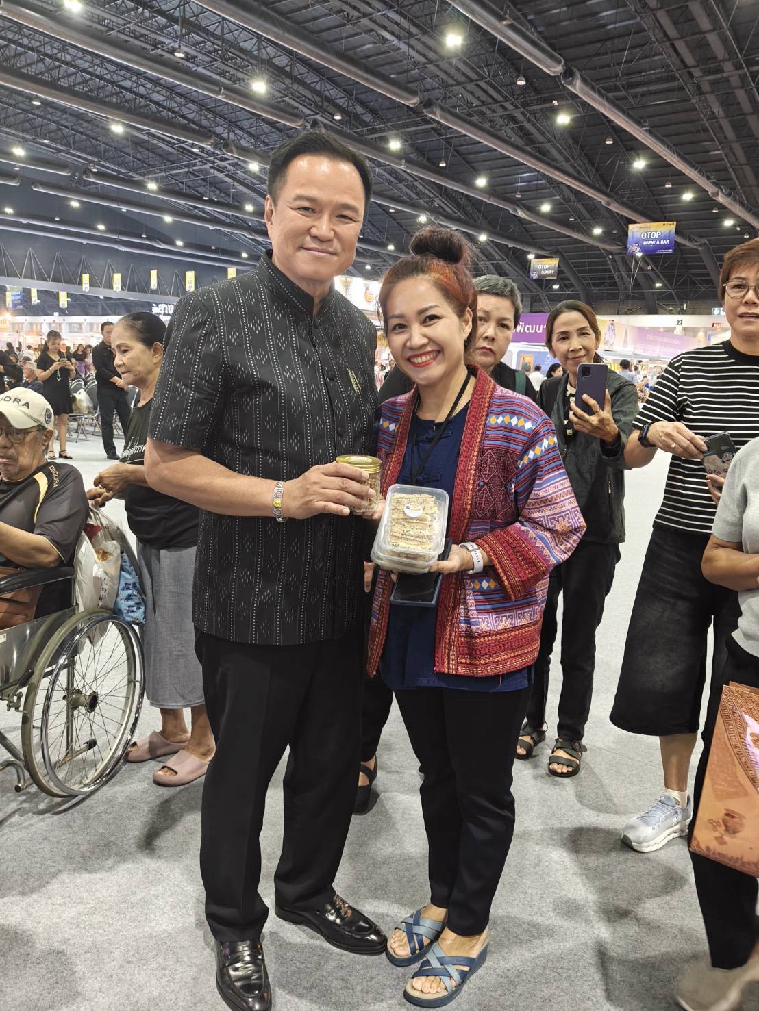 OTOP โคราชคึกคัก! นายกฯ และ รมว.มหาดไทย เยี่ยมชมให้กำลังใจ โกยยอดจำหน่ายสูงลิ่วกว่า 3.15 ล้านบาท ในงาน OTOP Midyear 2026