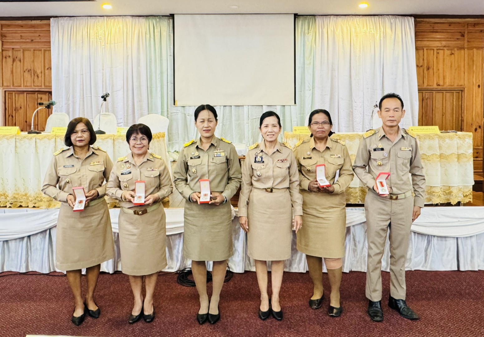 พช.โคราช ประชุมผู้บริหารและนักวิชาการฯ ครั้งที่ 8/2569 มุ่งขับเคลื่อนงานพัฒนาชุมชน พร้อมมอบเหรียญจักรพรรดิมาลา เชิดชูเกียรติข้าราชการ