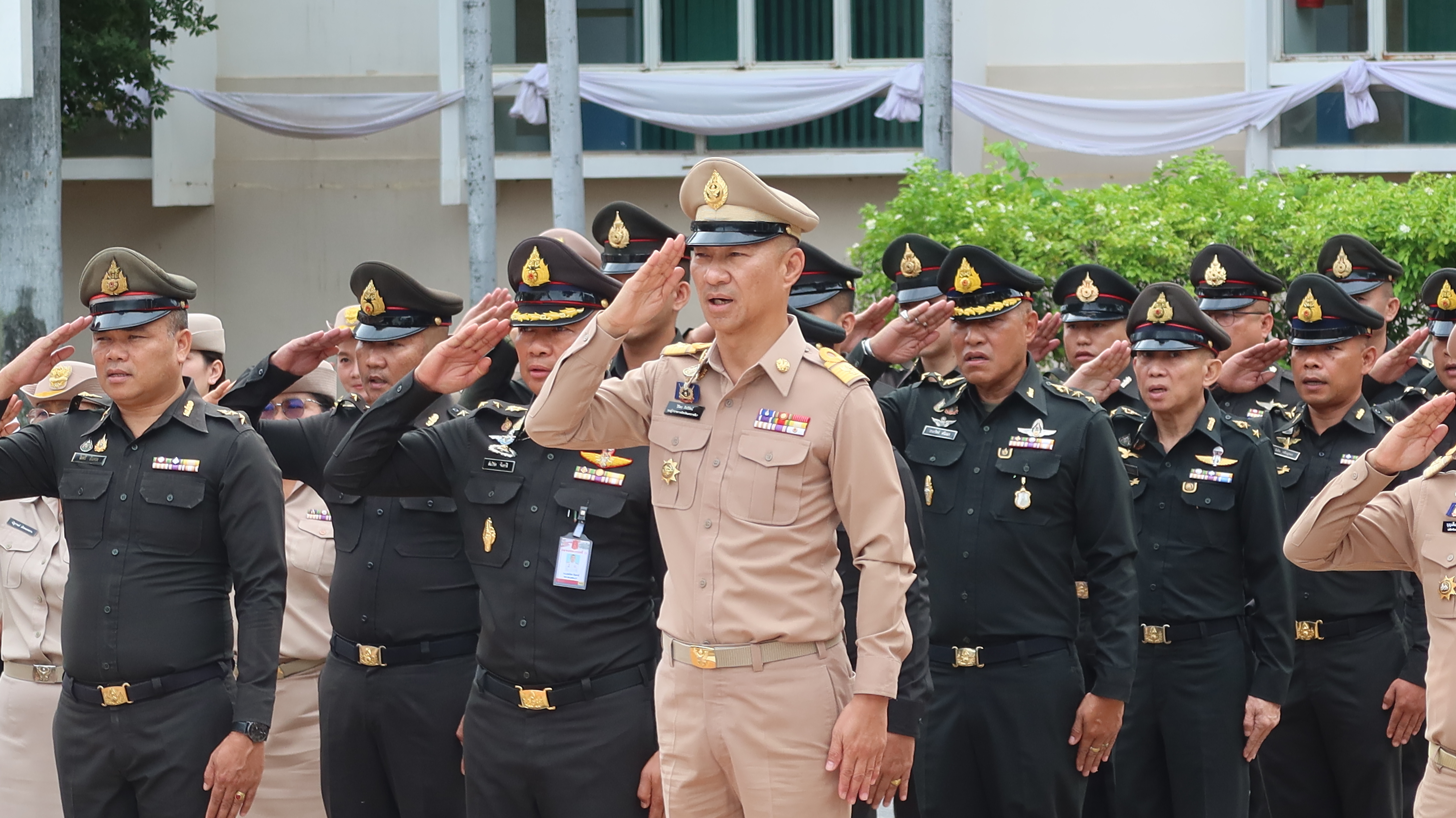 พช.โคราช ร่วมกิจกรรมเคารพธงชาติ เสริมสร้างระเบียบวินัยและความสามัคคี ณ ศาลากลางจังหวัดนครราชสีมา