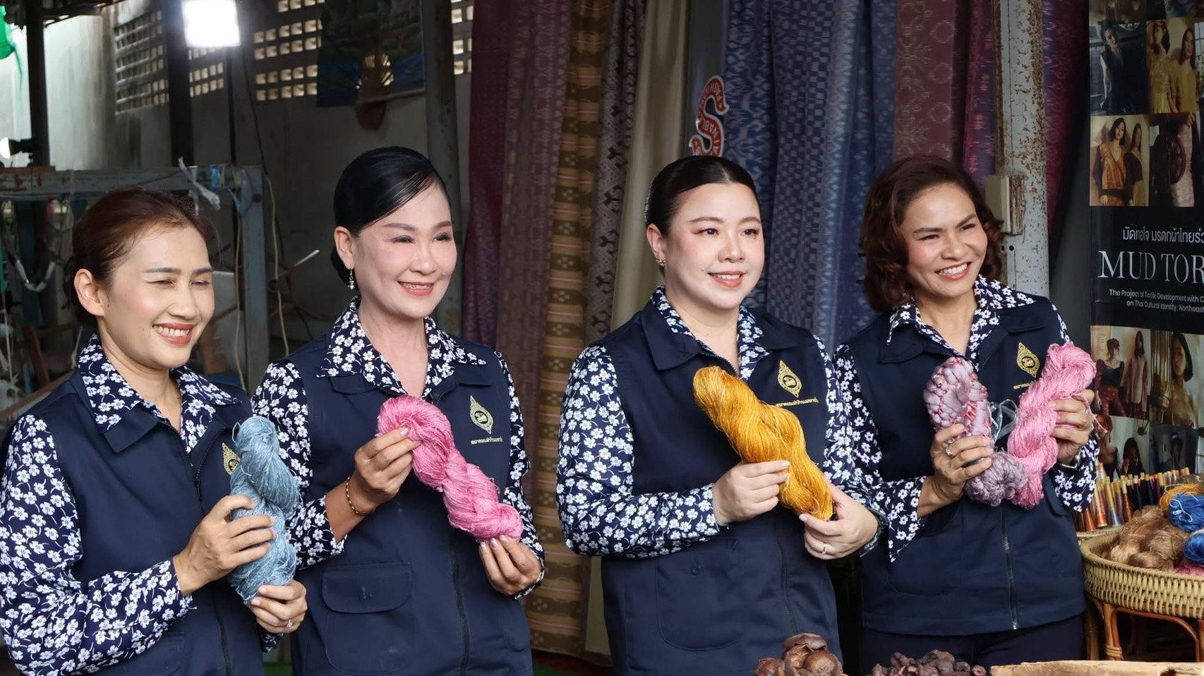 “แม่บ้านมหาดไทยโคราช” ผนึกกำลัง สืบสานภูมิปัญญาผ้าทอ เปิดภารกิจ “ถอดรหัสสีโคราช” 32 อำเภอ สร้างสีสันจากธรรมชาติ สู่แฟชั่นร่วมสมัย