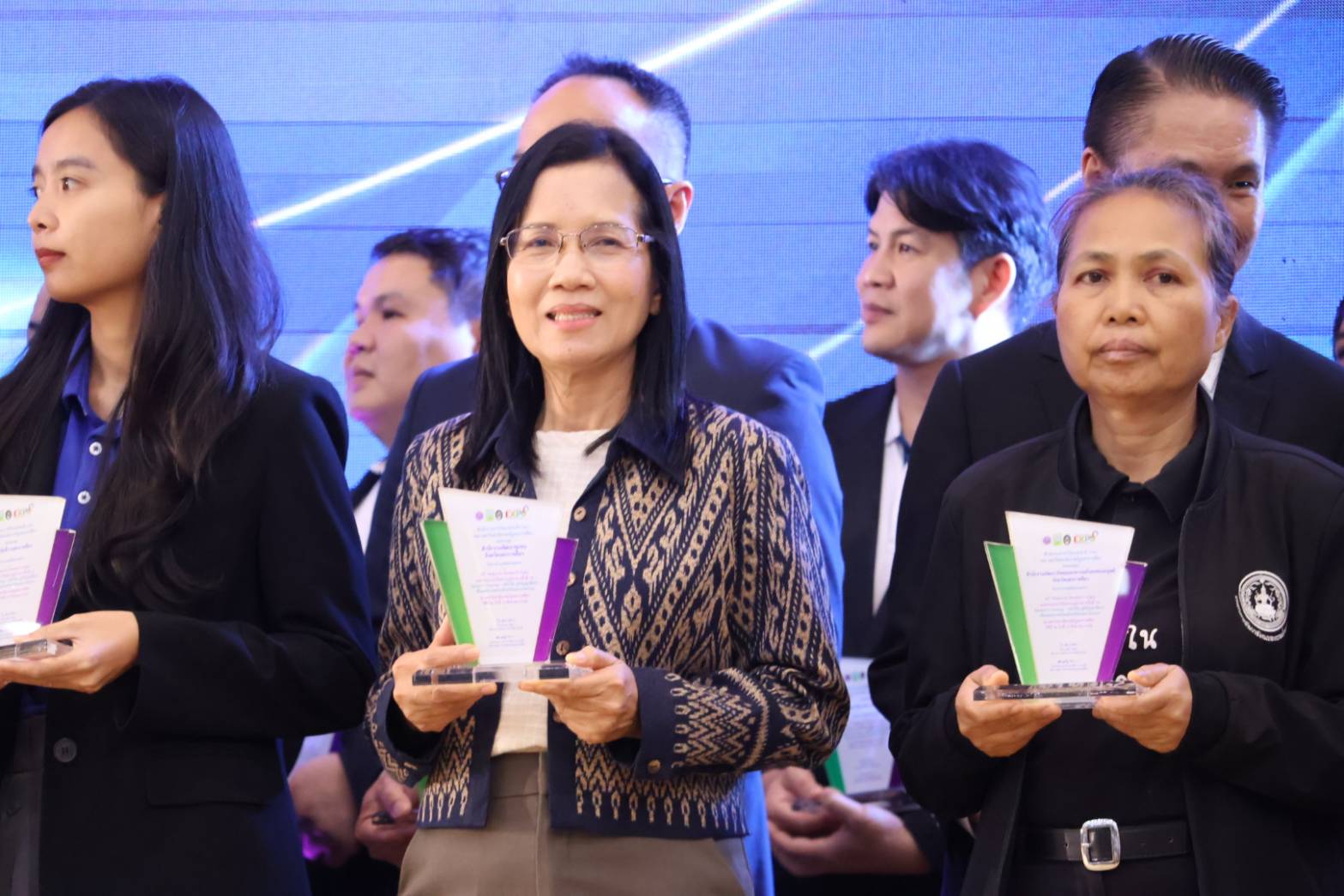 พช.โคราช รับโล่ขอบคุณ ตอกย้ำความร่วมมือ ยกระดับภูมิปัญญาชุมชนสู่เวทีวิจัยระดับภูมิภาค