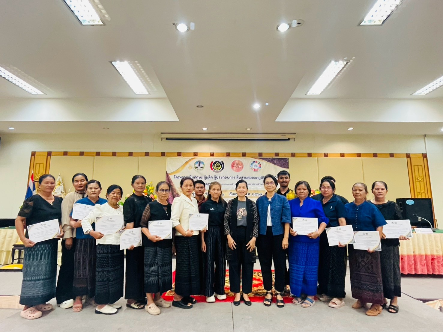 พช.โคราช รวมพลังคนทำผ้า สร้างสรรค์ลายอัตลักษณ์ สืบสานภูมิปัญญา สู่ผ้าโคราชที่มีเรื่องราวและมูลค่า