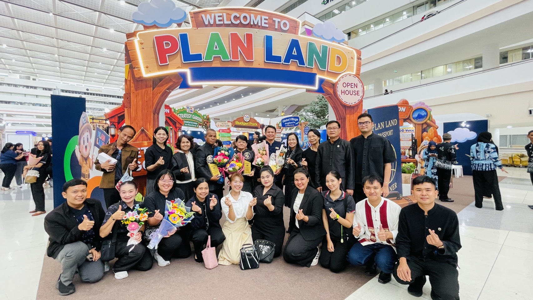 พช.โคราช ร่วมแสดงความยินดี 3 ผู้นำชุมชนคนเก่ง เข้ารับโล่รางวัล "สิงห์ทอง" ในงาน “CD NEXT 2026” ครบรอบ 64 ปี กรมการพัฒนาชุมชน