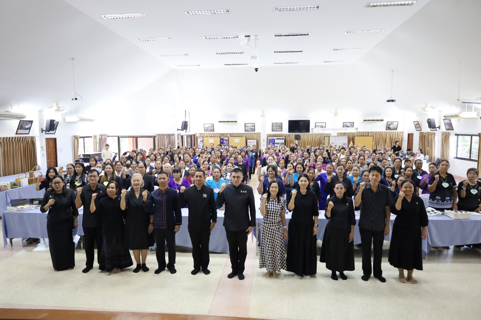 ผู้ว่าฯ โคราช หนุนสตรีขับเคลื่อนเศรษฐกิจชุมชน! เปิดโครงการเสริมสร้างศักยภาพสตรีโคราช สานพลังยกระดับผลิตภัณฑ์ชุมชนเข้าสู่ช่องทางการตลาด รุ่นที่ 4 - 5 รับมหกรรมพืชสวนโลก (Korat Expo 2029)