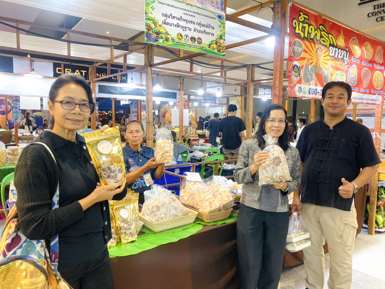 พช.โคราช ปิดจบงาน “E-San FooDEx” 5 วันยอดทะลุเป้ากว่า 2 ล้านบาท .. ยกระดับสร้างเสริมช่องทางการตลาดสินค้า สร้างรายได้ กระตุ้นเศรษฐกิจชุมชน