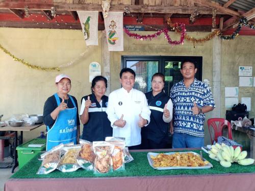 พช.โคราช รุกยกระดับ OTOP กลุ่มปรับตัวสู่การพัฒนา (Quadrant D) กลุ่มกล้วยเบรกแตกบ้านเหลื่อม ตำบลวังโพธิ์ อำเภอบ้านเหลื่อม เสริมแกร่งด้วยเชฟมืออาชีพ