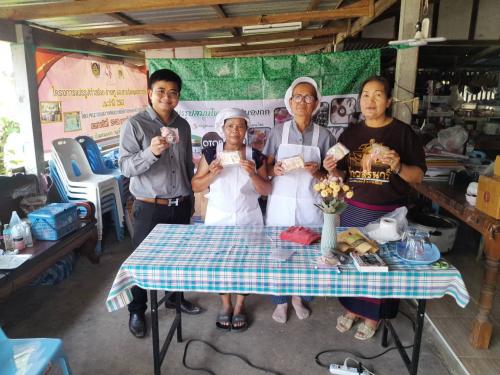 พช.โคราช ลงพื้นที่สีคิ้ว ยกระดับสบู่สมุนไพรกลุ่ม Quadrant D มุ่งพัฒนาคุณภาพมาตรฐาน เพิ่มมูลค่าผลิตภัณฑ์สู่ตลาดสากล