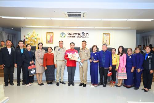 พช.โคราช ร่วมประชุมกรมการจังหวัดนครราชสีมา ประจำเดือนตุลาคม 2569 ร่วมแสดงความยินดี “กลุ่มทอผ้าเทศบาลตำบลสูงเนิน” รับรางวัลหม่อมงามจิตต์ บุรฉัตรฯ