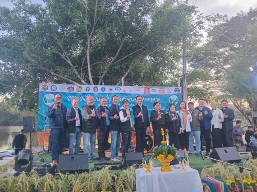 พช.โคราช หนุนท่องเที่ยวชุมชนยั่งยืน ร่วมเปิดงาน "เทศกาลของขวัญจากป่า Season #3" ชวนนักท่องเที่ยวสัมผัสมนต์เสน่ห์ดินแดนแห่งสายหมอก ณ วังน้ำเขียว